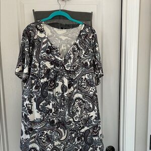 Elegant Paisley V-Neck Blouse